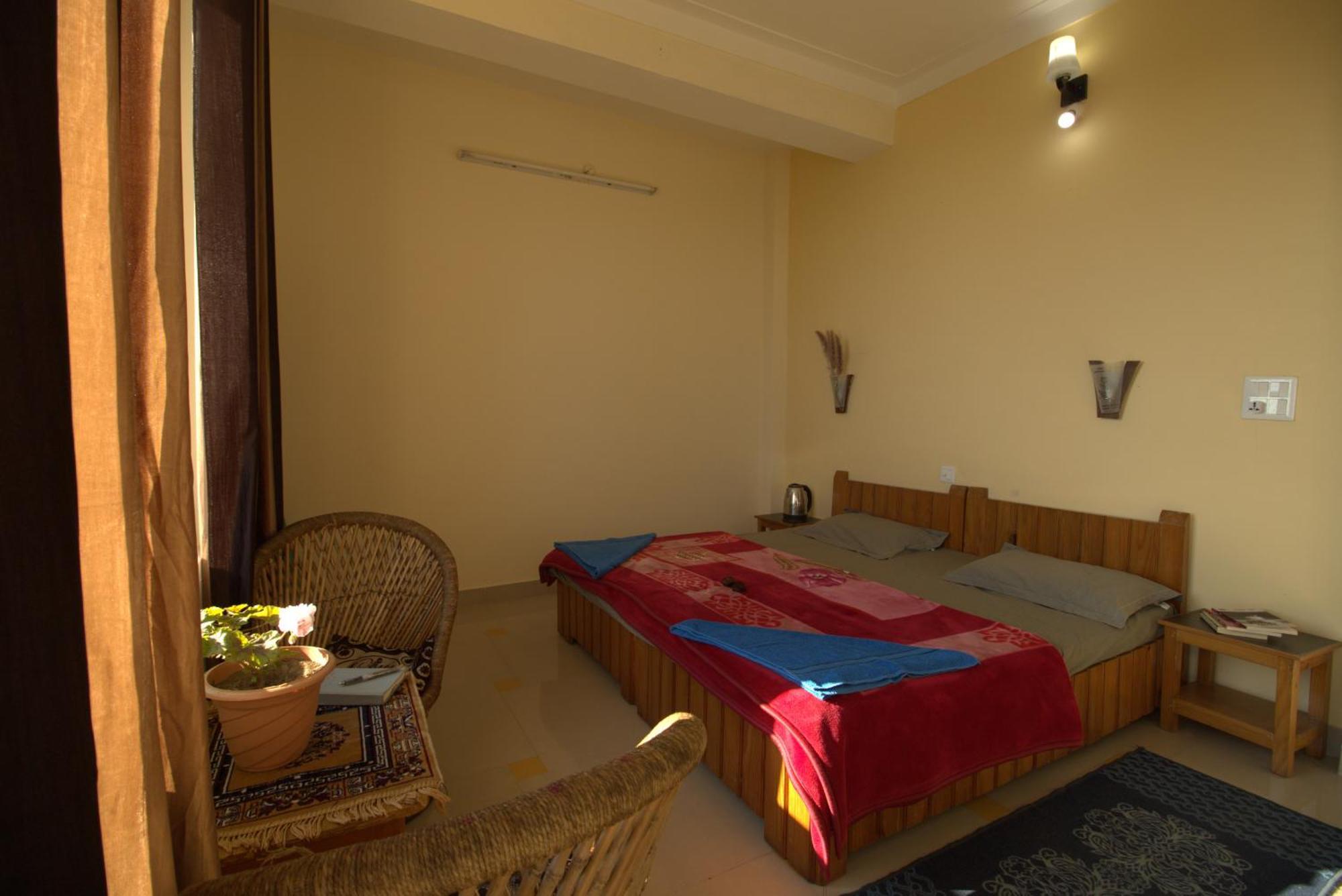 Oasis Guest House Bhagsu D'Shala Dharamshala Exterior photo