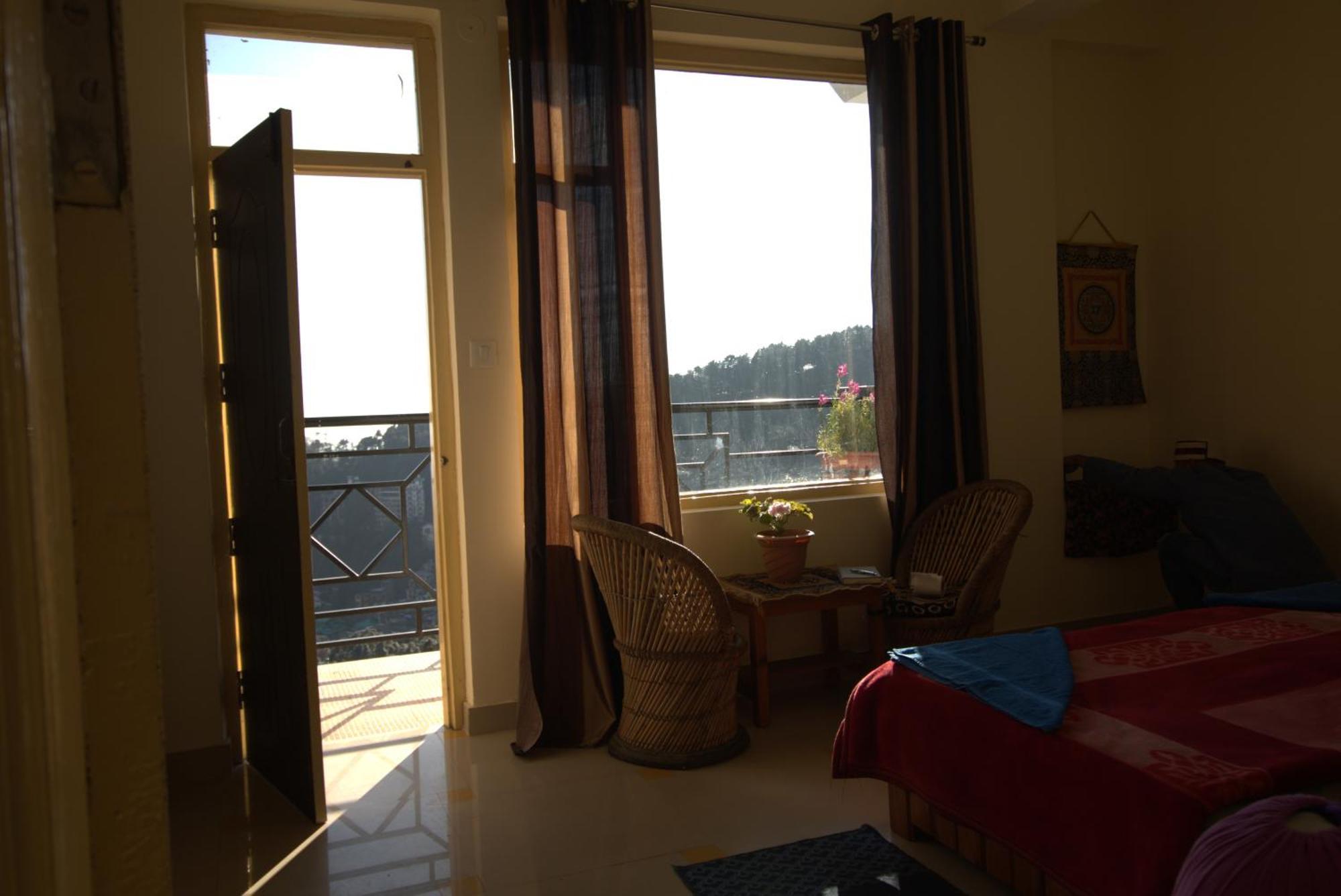 Oasis Guest House Bhagsu D'Shala Dharamshala Exterior photo