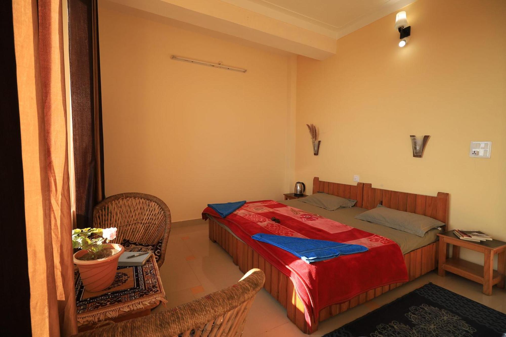 Oasis Guest House Bhagsu D'Shala Dharamshala Exterior photo